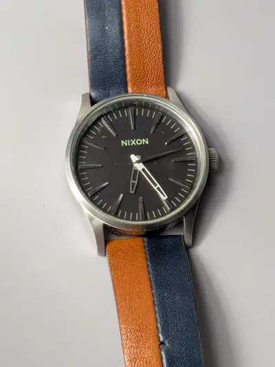 Montre Nixon – boîtier acier & bracelet cuir bicolore, View more