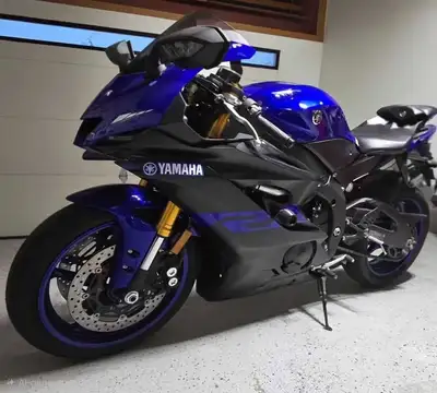 2019 Yamaha R6 for sale, only 5800km, if interested please text 416-569-3488,thanks