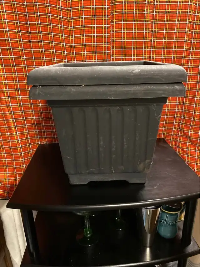 Two Matte Black Plastic Planters64540184571009121