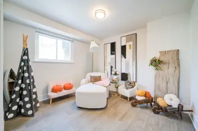 Single Room with Private Washroom on Main Floor Unit, all incl