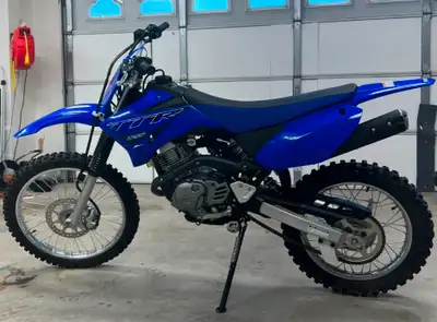 Comme neuve ! En bas de 300 km. Acheter neuve au Yamaha Seul propriétaire.