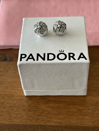 PANDORA DAZZLING DAISIES CLIP CHARM BUNDLE, View more