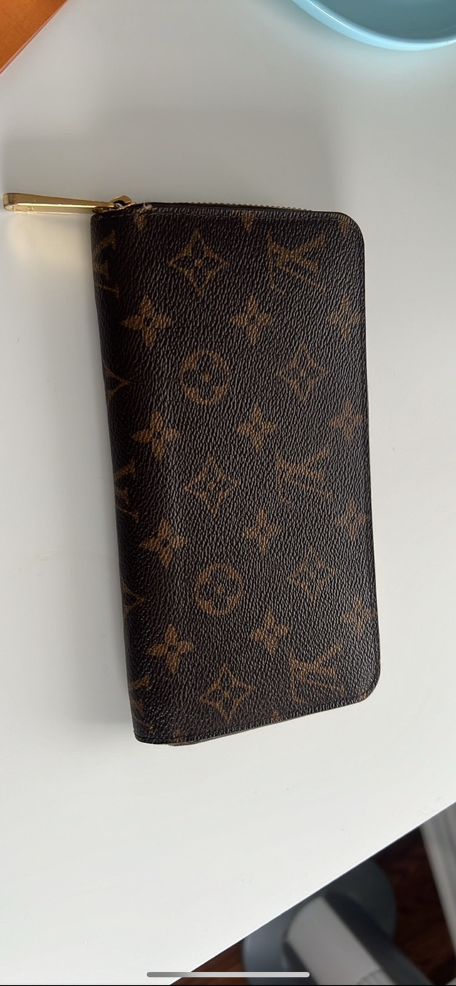 Authentic Louis Vuitton Zippy Wallet in Bags & Luggage in Mississauga / Peel Region - Image 3