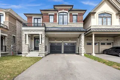 Welcome to this stunning 4-bedroom Valleyview English Manor model by Mattamy Homes, located in the h...