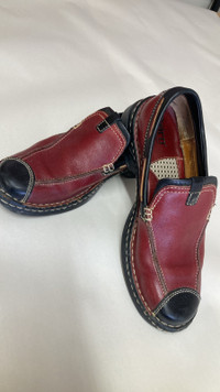 Estate sale- ladies leather shoes