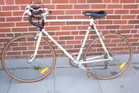 VINTAGE RALEIGH RECORD LIMITED 10 SPEED ROAD BIKE