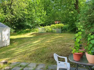Très jolie maison de ville de 2 étages dans le secteur Mont-Bellevue de Sherbrooke à louer. La maiso...