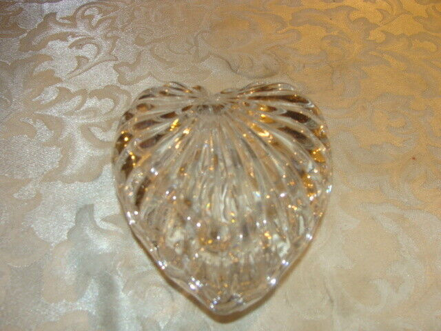 Magnifique boîte en cristal, en forme de coeur dans Art et objets de collection  à Laval/Rive Nord