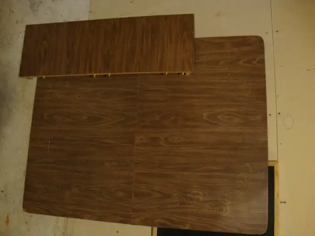 Vintage Arborite Kitchen Table with Extension Leaf in Dining Tables & Sets in St. Catharines - Image 5