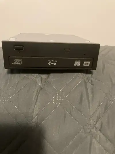 This pre-owned Pioneer BDR-202BK is a reliable internal Blu-ray Disc writer that remains in good wor...