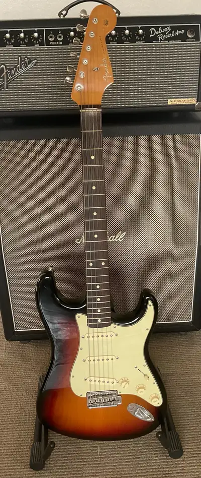 Fender 1962 USA vintage reissue Stratocaster This is an “early” V serial number USA re issue. Vintag...
