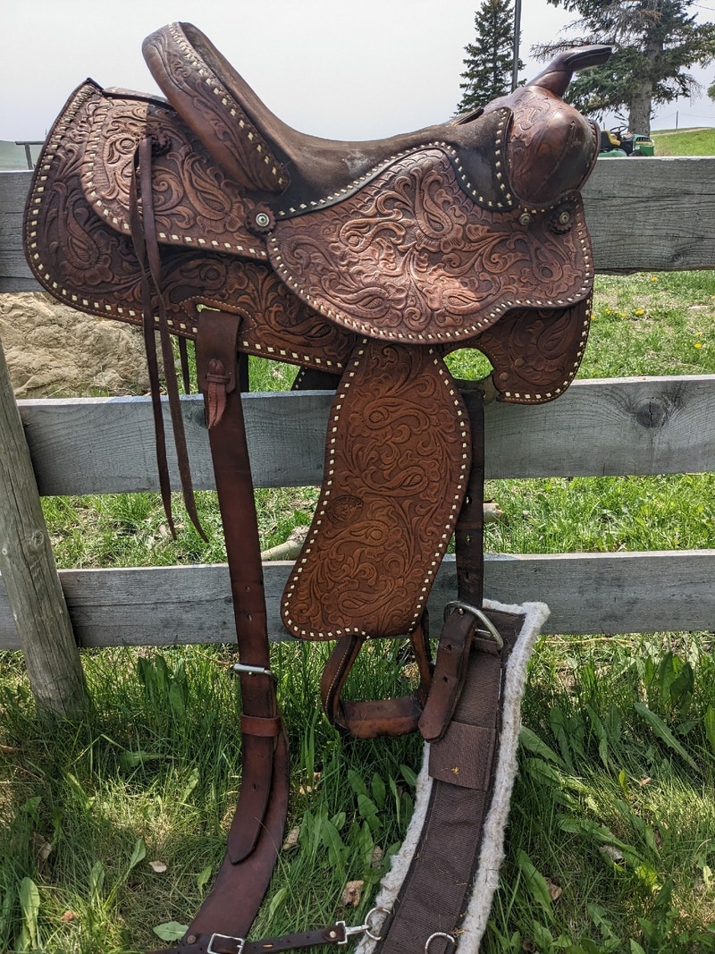 Saddles for sale Equestrian & Livestock Accessories Lethbridge Kijiji