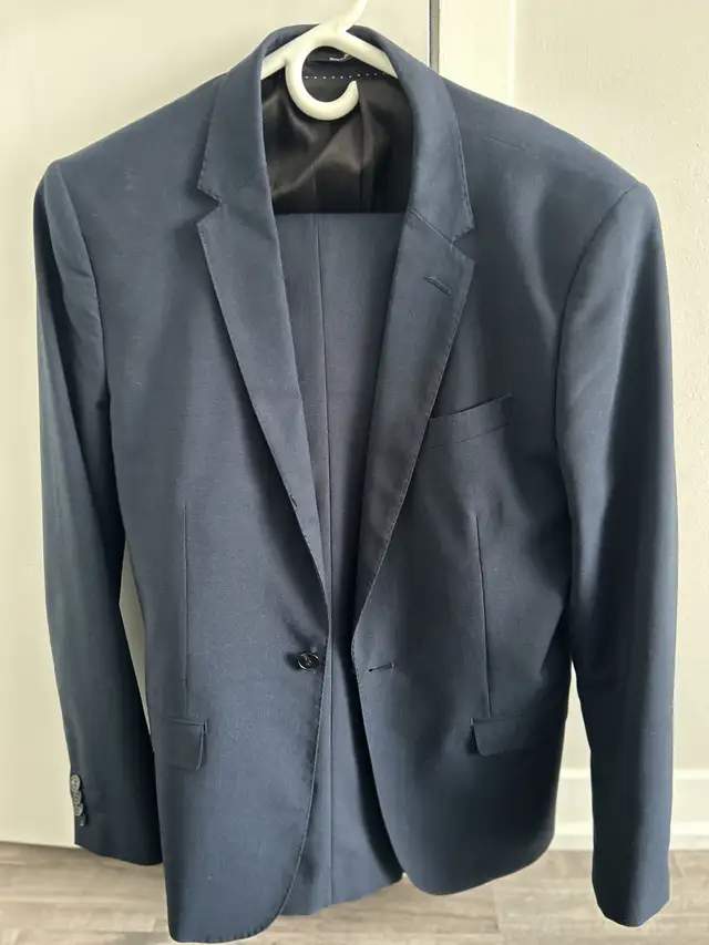 Men’s H & M navy blue suit, Size 38R, Skinny fit in Men's in City of Toronto - Image 11