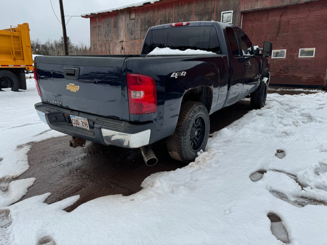 2008 Chevrolet Silverado 2500HD  in Cars & Trucks in Moncton - Image 3