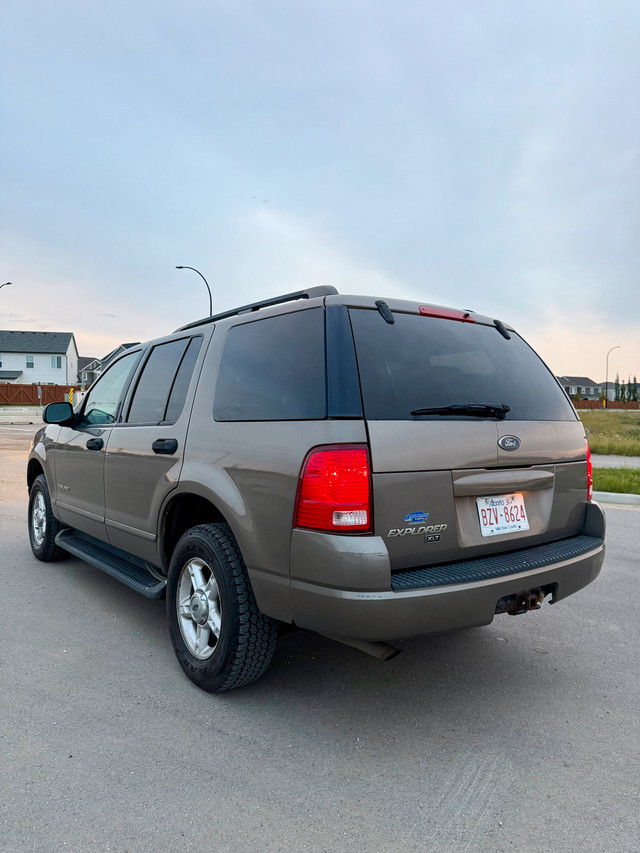 2004 Ford Explorer XLT 4WD - No Accidents - Excellent Condition in Cars & Trucks in Edmonton - Image 4