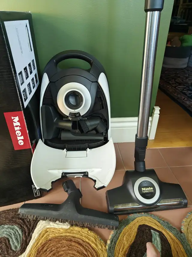 Miele Complete C2 Vacuum (Hardfloor PowerLine, SFAE0) in Vacuums in City of Toronto - Image 5