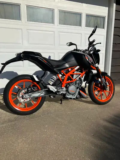 2015 KTM 390 Duke. 1455km. Selling this bike for my spouse. She is the original owner and has put ve...