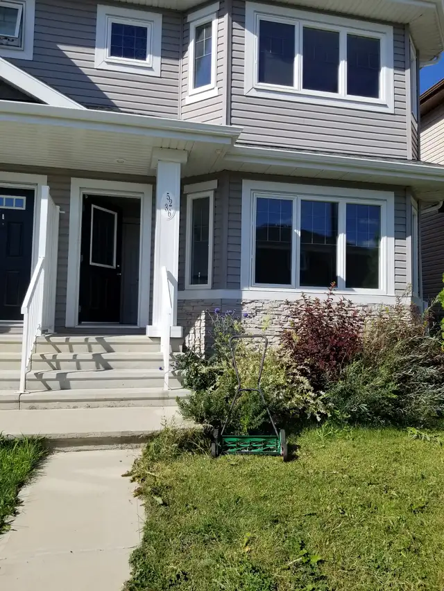 Duplex for Rent - 3 Bedrooms and 2.5 Bathrooms