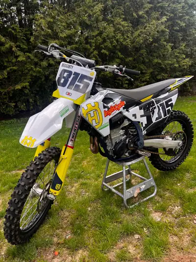 2023 husqvarna fc450. Bought new in spring of 2024. Low hour bike. 41.6hrs. Selling due to injuries....