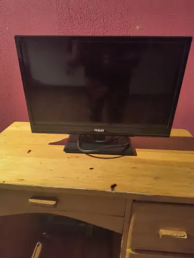 Tv RCA 17 pouce a vendre 10$ neuve avec télécommande, View more