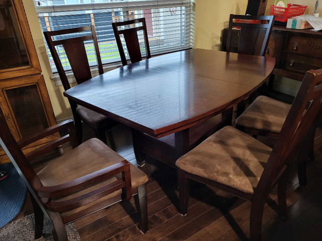 Dinning room table  in Dining Tables & Sets in Campbell River - Image 2