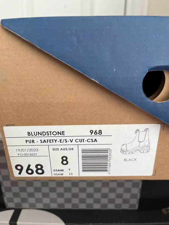 Blundstones in Men's Shoes in Oshawa / Durham Region - Image 4