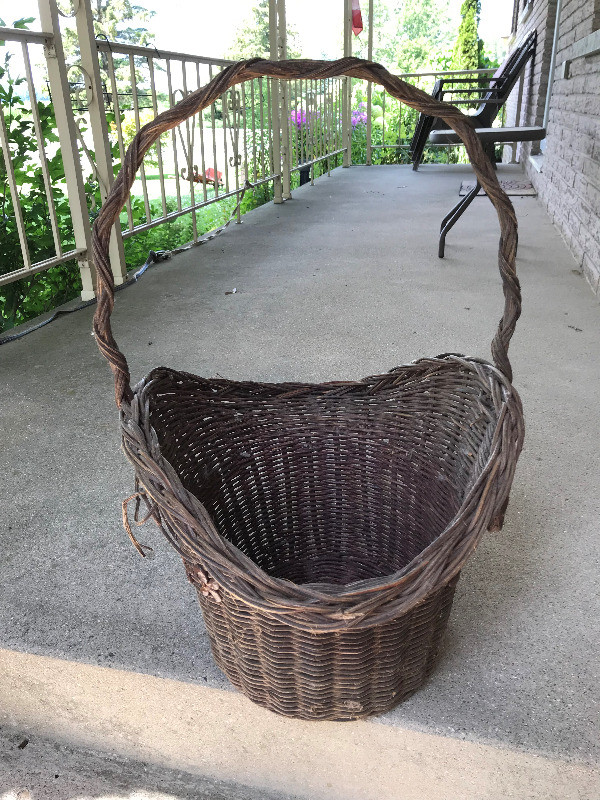 BEAUTIFUL ANTIQUE BASKET in Other in London - Image 2