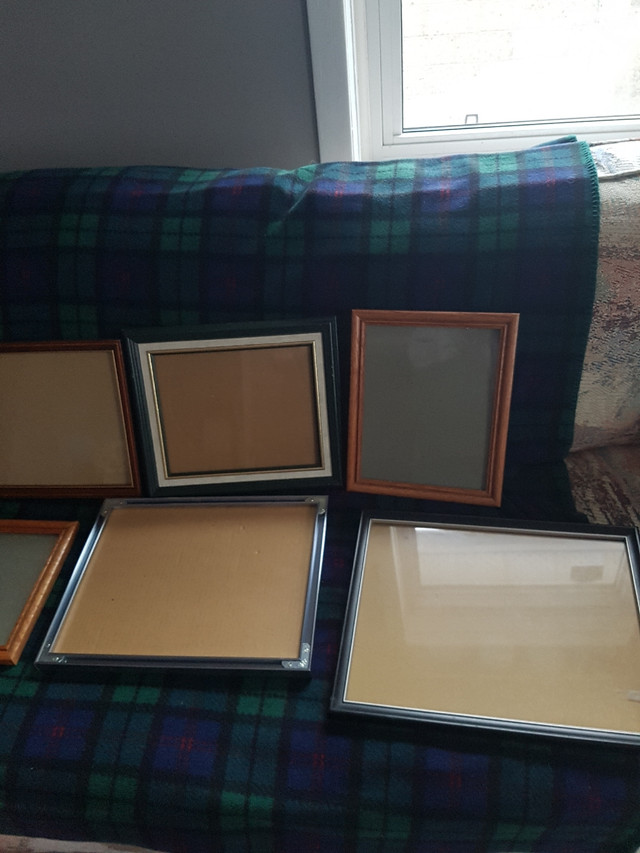 ASSORTMENT OF PICTURE FRAMES in Home Décor & Accents in Brockville - Image 2