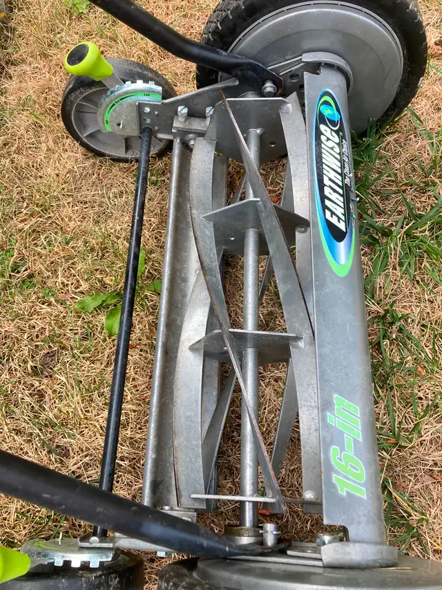 Good condition! Earth wise manual lawnmower63782626719619122