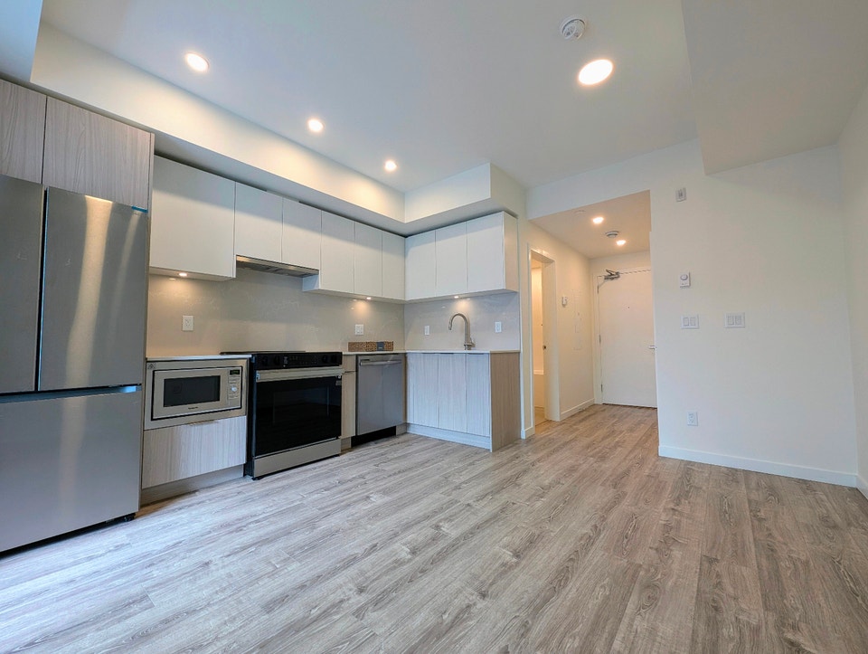 North Surrey Studio for Rent $1,500/month 1 parking 2