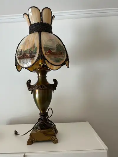 Lampe de lecture de style Tiffany Verre opalescent de qualité Base en bronze fidèle au design origin...