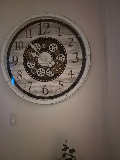 Magnifique horloge payer 100$