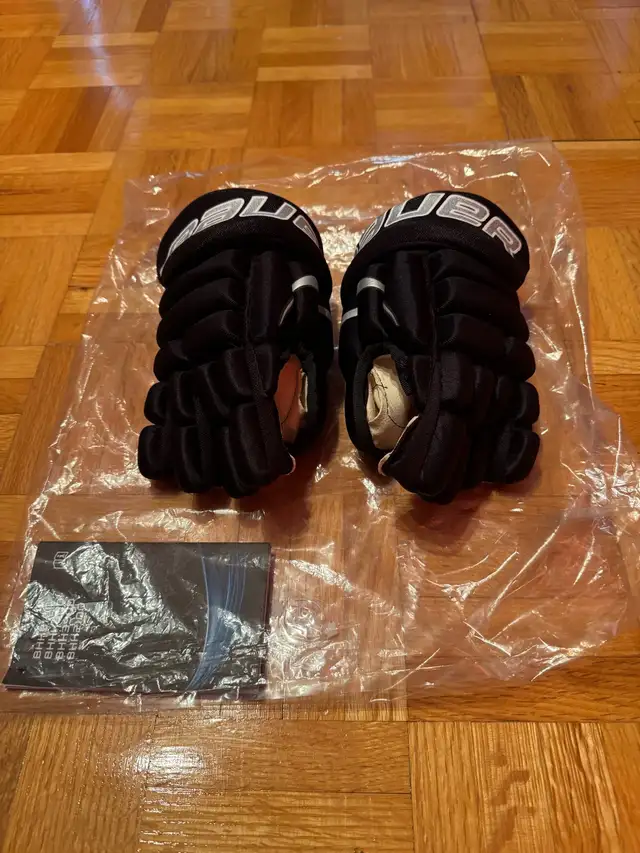 Kids Ice Hockey Equipment in Hockey in Mississauga / Peel Region - Image 3