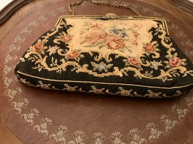 Antique/Vintage Needlepoint Evening Bag w Ornate Closure Clip in Arts & Collectibles in Belleville - Image 2