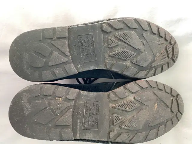 Women's Desert Boots, Black, Size 8 in Women's - Shoes in Markham / York Region - Image 4