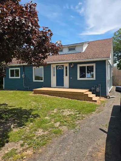 Private sale, 679 Port Maitland Rd, Dunnville Ont Charming 1.5 story home, minutes to lake Erie! Nes...