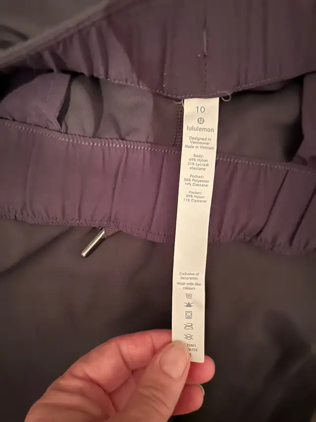 Lululemon Pants in Women's - Bottoms in Barrie - Image 3