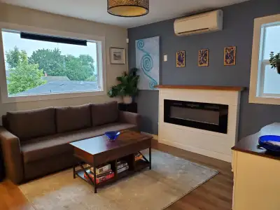 1 Bedroom/1 Bath furnished, self-contained, private access, single-occupancy carriage house above do...