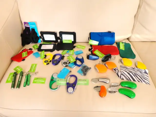 30Pcs. Great Gift Items - Carabiner Radio, Flashlights, Whistle in Other in Kitchener / Waterloo - Image 2