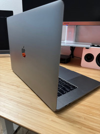15 Macbook pro touch bar i7 Quad Core