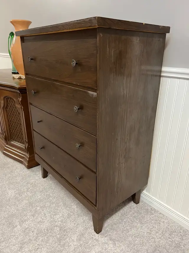 Wooden chest for sale  in Dressers & Wardrobes in Oshawa / Durham Region - Image 4