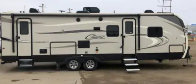 2018 Keystone Cougar 29BHS in great shape 35 feet in length Out door kitchen King size bed in front,...
