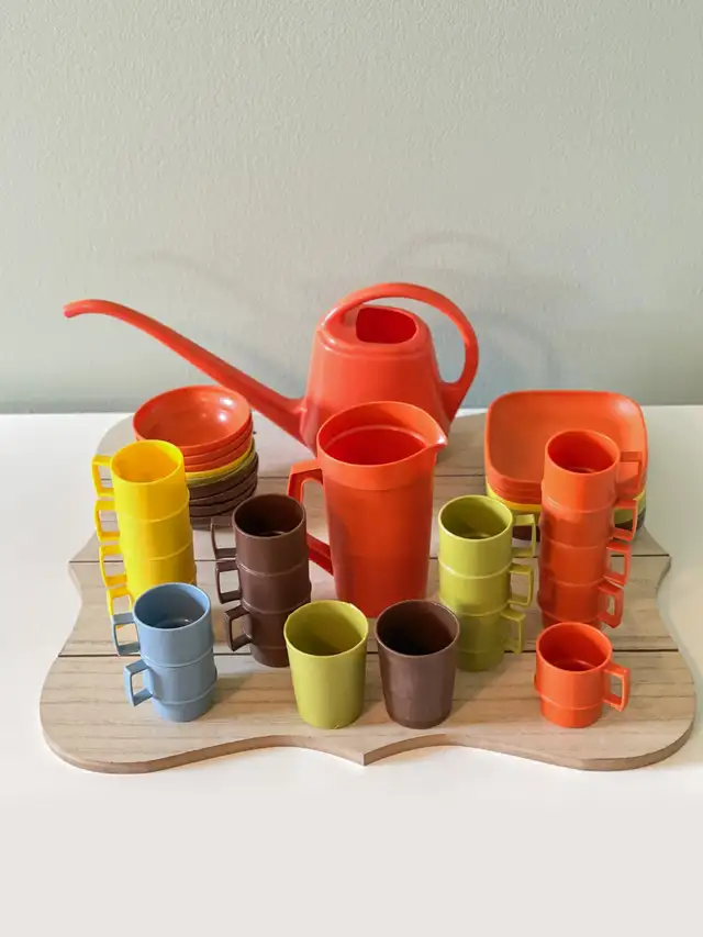 Vintage 1970 Ensemble de Vaisselle Jouet Tupperware Toys in Arts & Collectibles in Longueuil / South Shore - Image 2