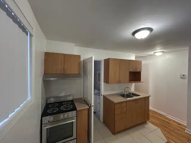 Beautiful  31/2 in Saint Laurnt Available immediately