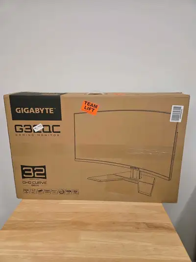 -Gigabyte G32QC - 31.5", 165hz high refresh rate, curved 1500R, HDR400, 94% DCI-P3 / 124% sRGB, VA -...