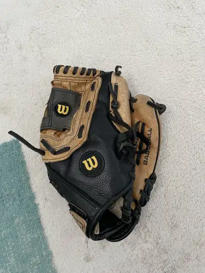 Wilson C2451W Glove RH Throw Black 11", View more