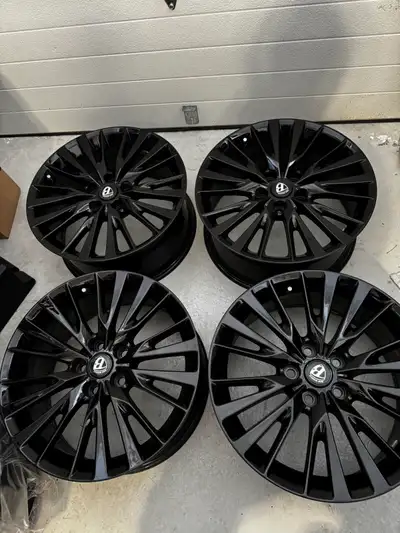 Mags size 18” 5x114.3 CB 60.1 Offset 45 Fit Toyota, Honda and other Japanese car. Please text me 514...