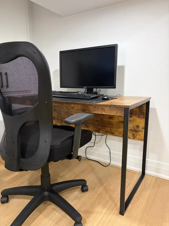 Office and Computer Table Desk in Desks in City of Toronto - Image 4