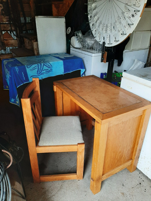 Bureau secrétaire et chaise vintage dans Bureaux  à Victoriaville