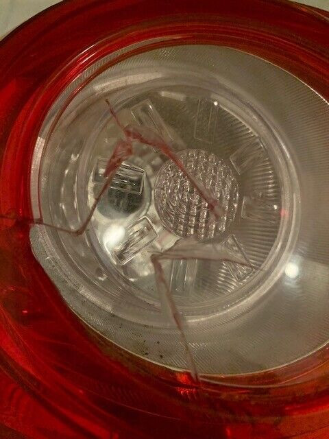 Tail Light - Equinox 2010-2015 - Drivers Side in Auto Body Parts in Oshawa / Durham Region - Image 3